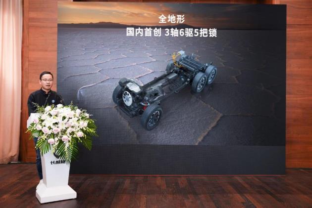 The strongest domestic pickup truck is coming! The new species of Great Wall Gun 6X6 has 3 axes, 6 drives and 5 locks.